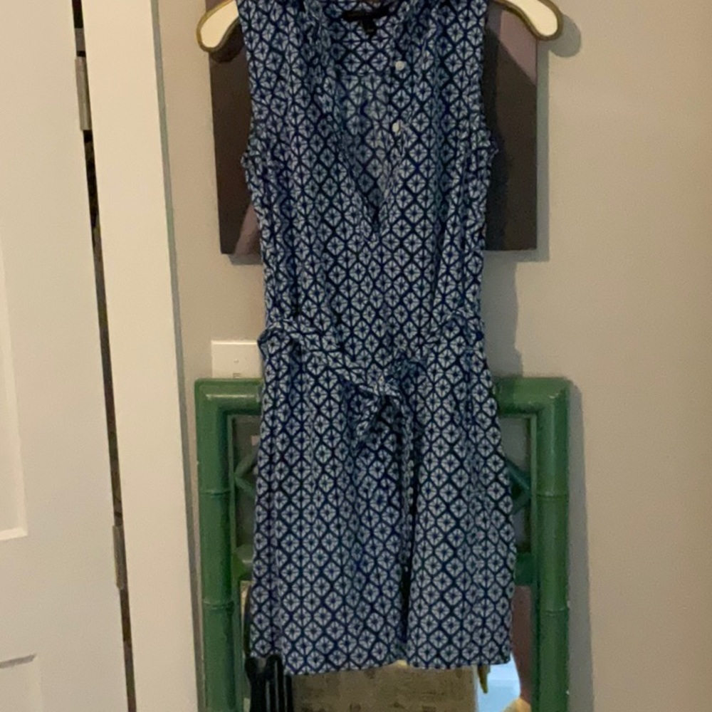 Banana republic shirt dress size 2 buttons on top.FIRM